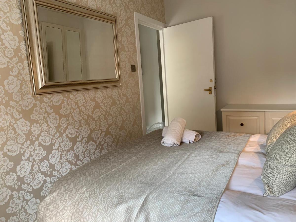4 The Courtyard Central Windsor 2Br エクステリア 写真